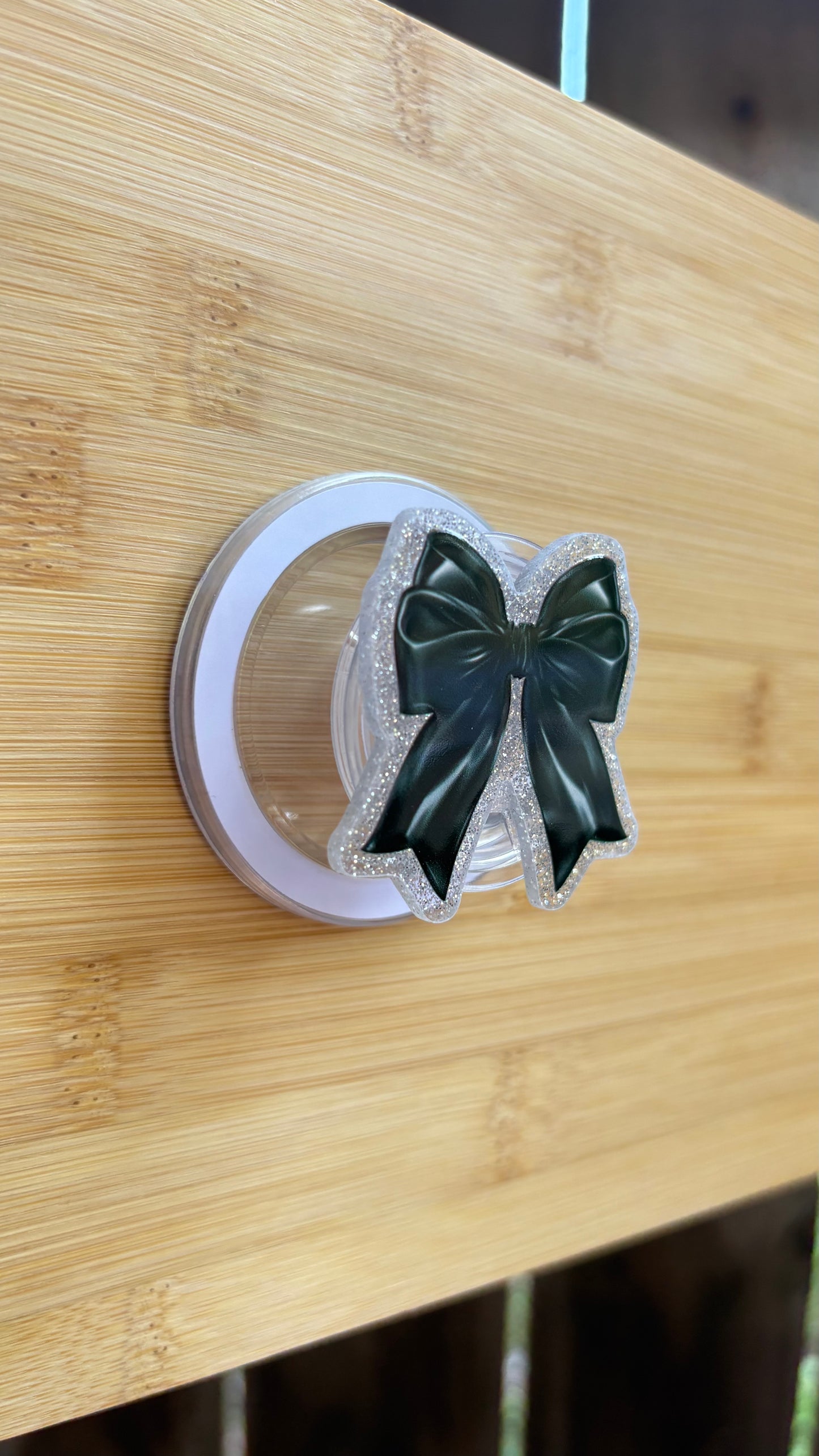 Black Bow Magnetic Grip