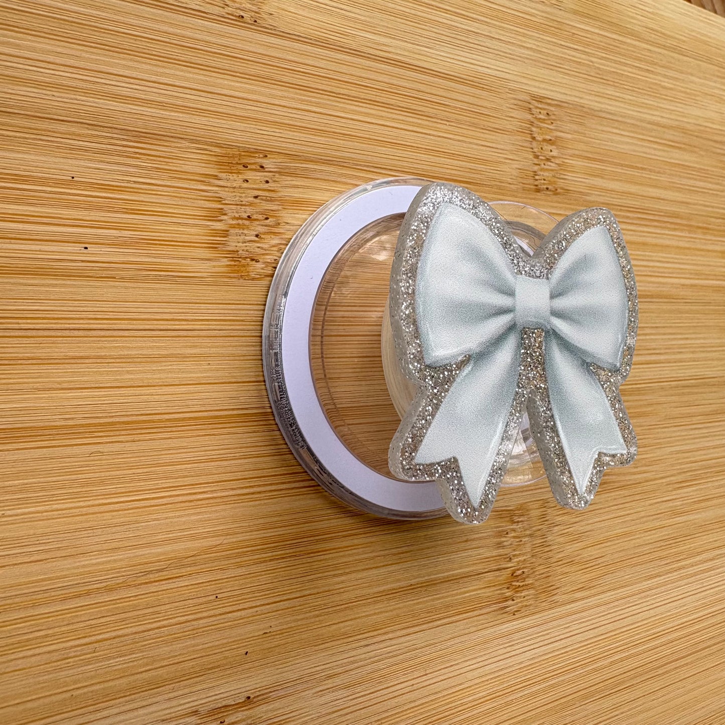 White Bow Magnetic Grip | Kindle & Phone Holder, Compatible With MagSafe Devices