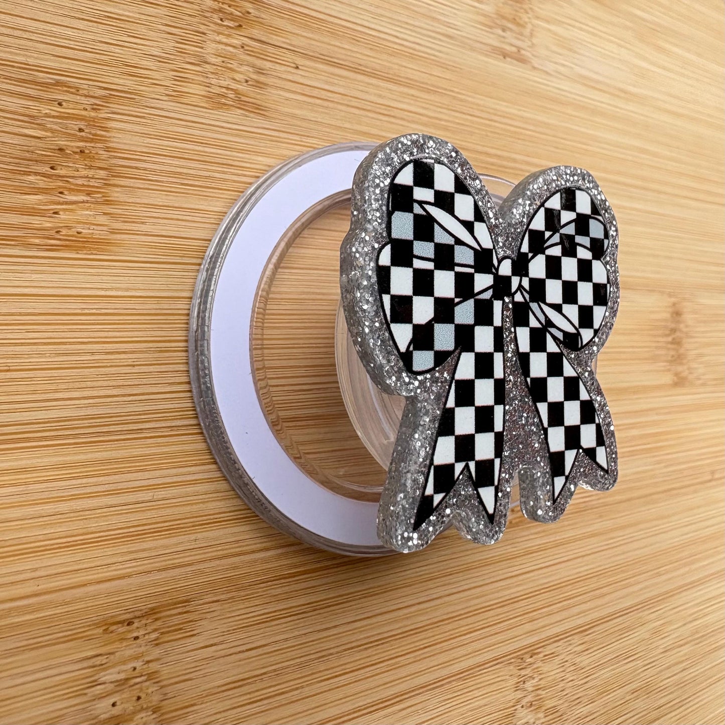Checkered Bow Magnetic Grip